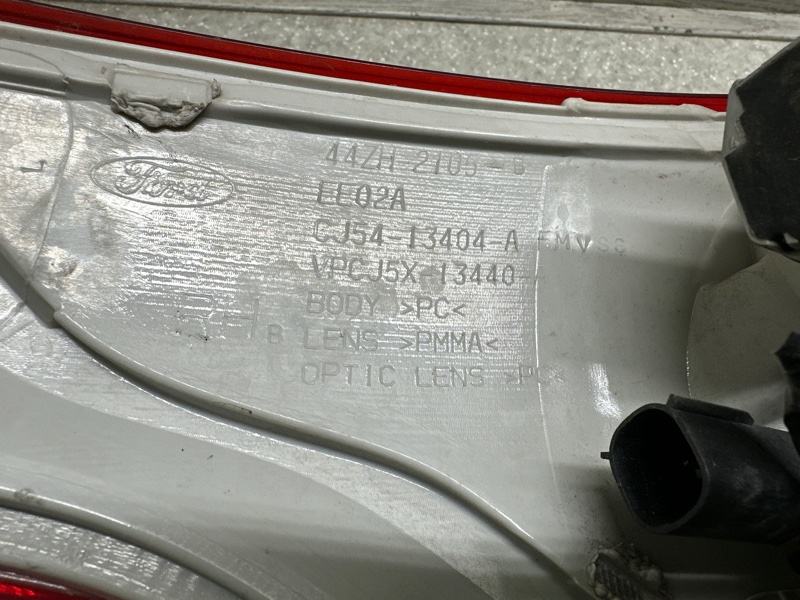 Фонарь наружный правый ESCAPE 12-19