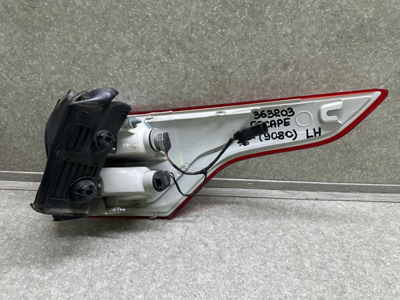 Фонарь наружный левый ESCAPE 12-19