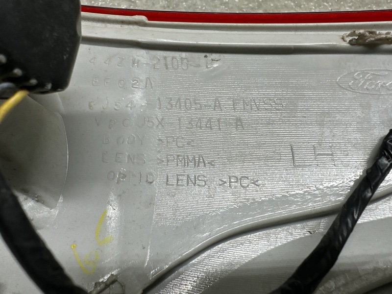 Фонарь наружный левый ESCAPE 12-19