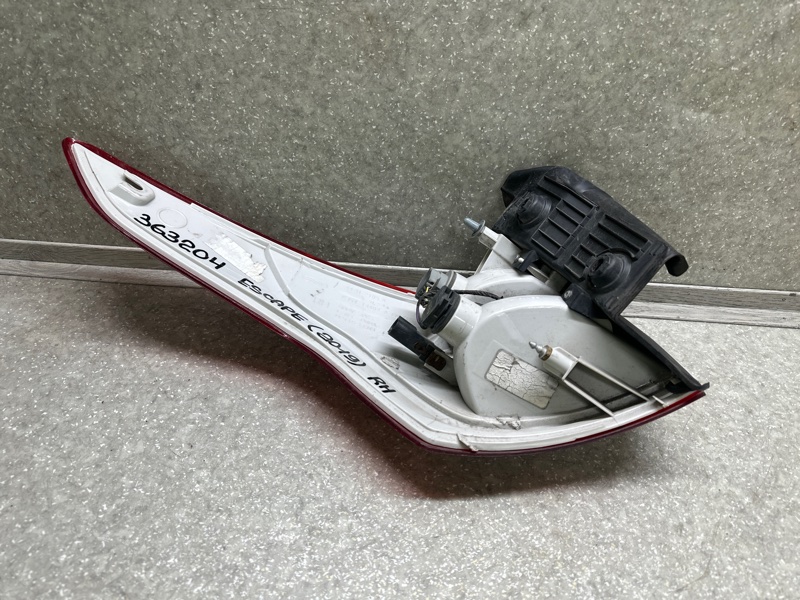 Фонарь наружный правый ESCAPE 12-19 2014