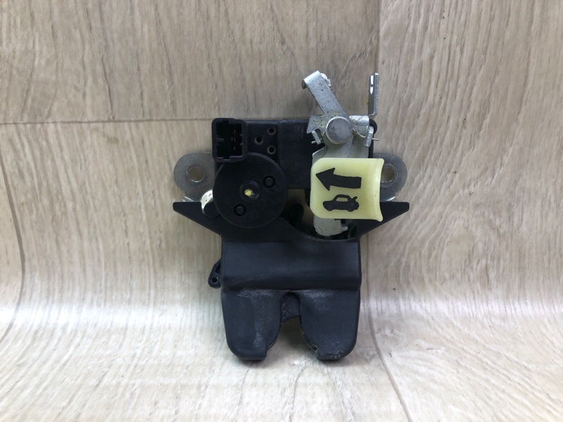 Запчасть замок крышки багажника HYUNDAI SONATA YF 10-14 Седан 812303Q000 Б/У Замок крышки багажника HYUNDAI SONATA YF 10-14 Седан 812303Q000 Б/У