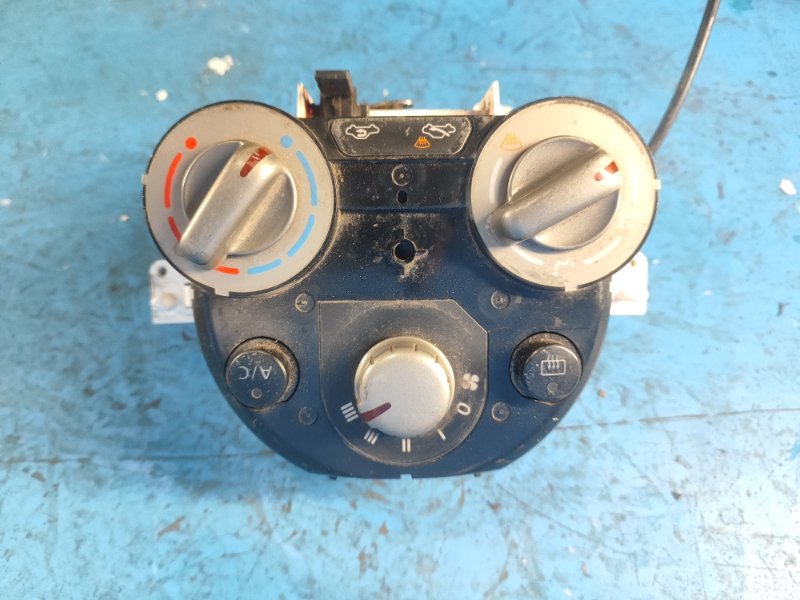 Запчасть блок управления печкой NISSAN VERSA B17 11-19 27510-00B96 Б/У Блок управления печкой NISSAN VERSA B17 11-19 27510-00B96 Б/У