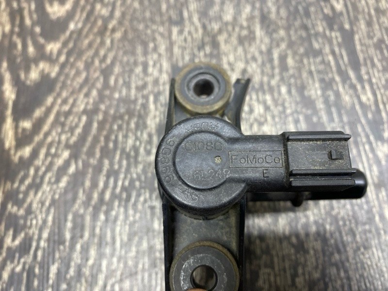 Клапан электромагнитный (вакуумный) EDGE 15- 2016 C35PDED 3.5L Клапан электромагнитный (вакуумный) EDGE 15- 2016 C35PDED 3.5L