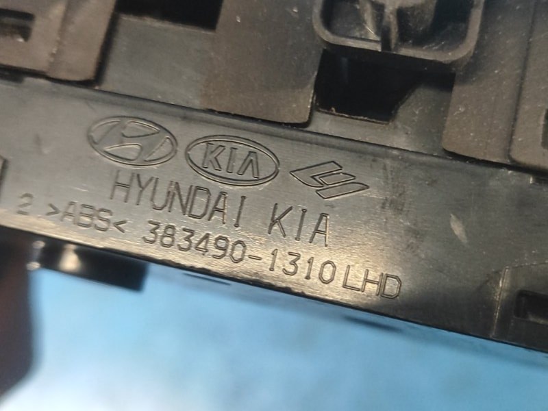 Блок управления стеклоподъемниками передний левый TUCSON LM 09-15 Блок управления стеклоподъемниками передний левый TUCSON LM 09-15