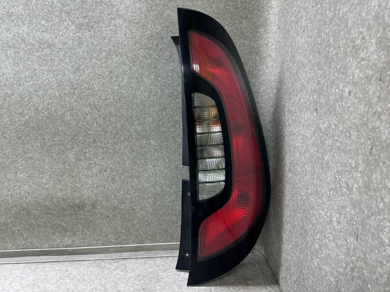 Запчасть фонарь наружный правый KIA SOUL PS 13-19 2019 2.0 G4NC 92402-B2010 Б/У Фонарь наружный правый KIA SOUL PS 13-19 2019 2.0 G4NC 92402-B2010 Б/У