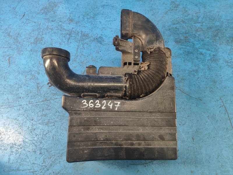 Запчасть резонатор воздушного фильтра HYUNDAI VELOSTER 11-18 2012 1.6 G4FD 28190-2V100 Б/У Резонатор воздушного фильтра HYUNDAI VELOSTER 11-18 2012 1.6 G4FD 28190-2V100 Б/У