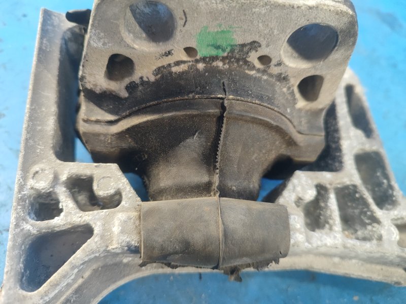 Подушка двигателя правая FOCUS 10-18 Подушка двигателя правая FOCUS 10-18