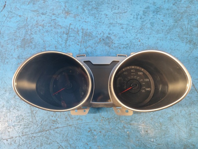 Запчасть панель приборов HYUNDAI VELOSTER 11-18 2012 1.6 G4FD 94001-2V330 Б/У Панель приборов HYUNDAI VELOSTER 11-18 2012 1.6 G4FD 94001-2V330 Б/У