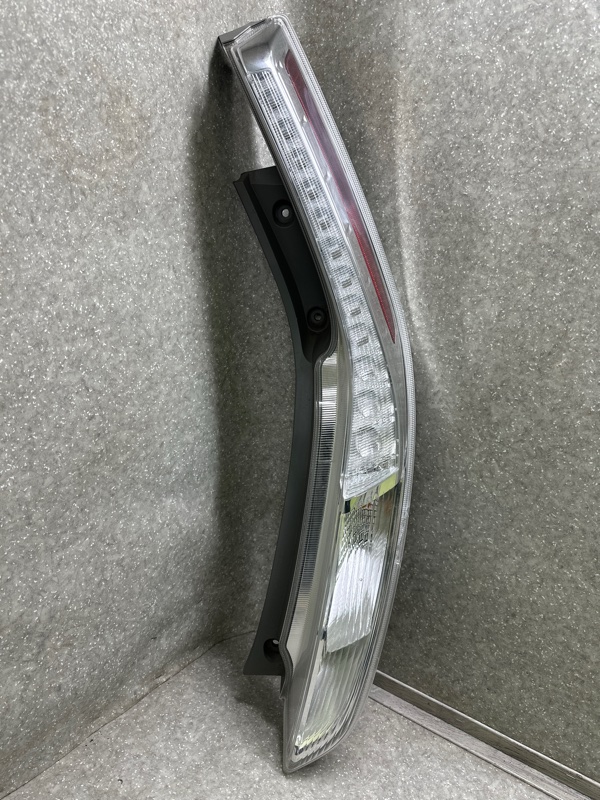 Фонарь наружный правый LEAF 10-17 EM61 Фонарь наружный правый LEAF 10-17 EM61