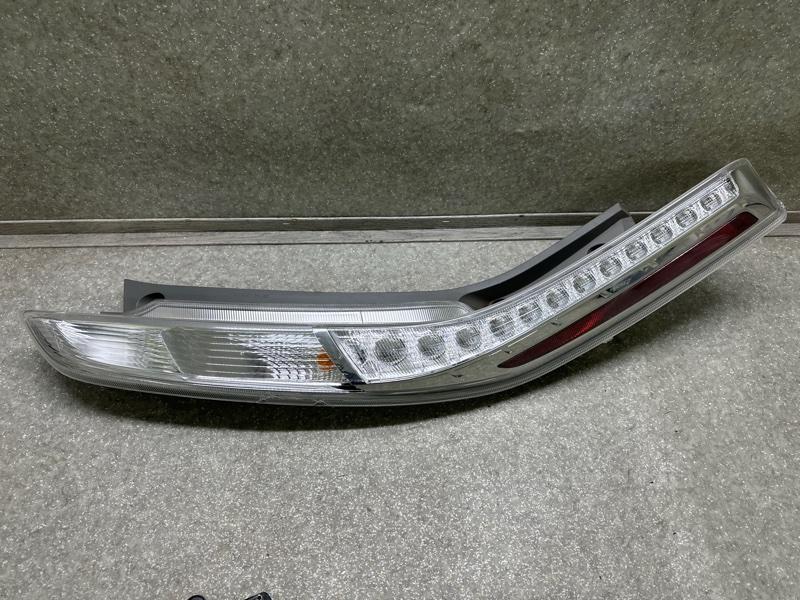 Фонарь наружный правый LEAF 10-17 EM61 Фонарь наружный правый LEAF 10-17 EM61