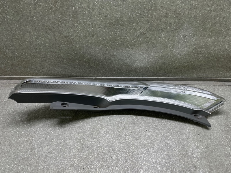 Фонарь наружный правый LEAF 10-17 EM61 Фонарь наружный правый LEAF 10-17 EM61