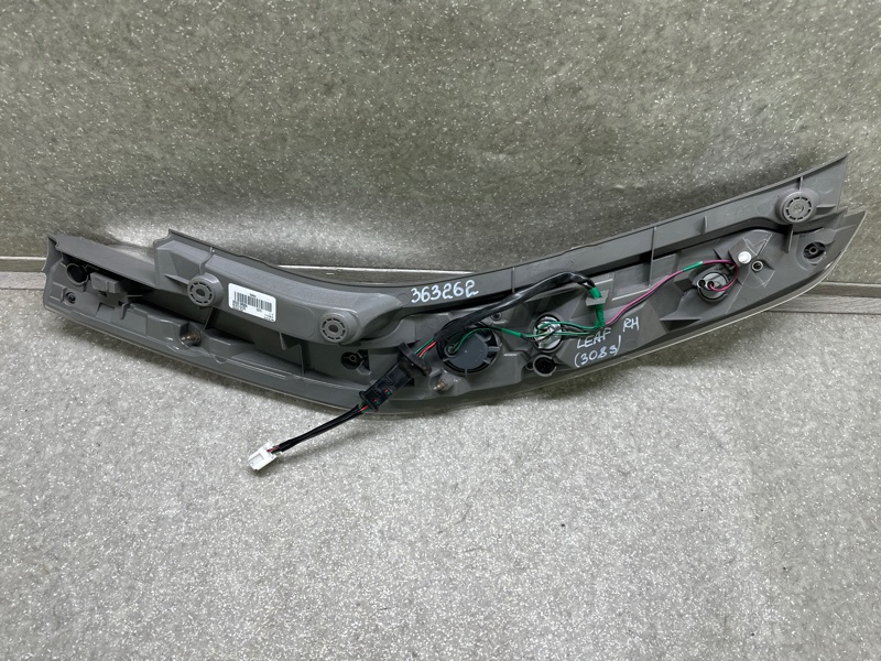 Фонарь наружный правый LEAF 10-17 EM61 Фонарь наружный правый LEAF 10-17 EM61