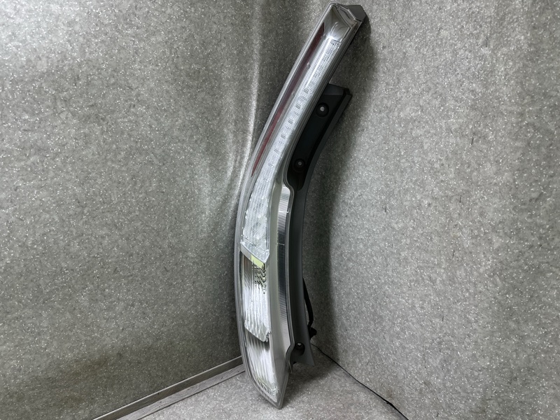 Запчасть фонарь наружный левый NISSAN LEAF 10-17 EM61 265559RB0A Б/У Фонарь наружный левый NISSAN LEAF 10-17 EM61 265559RB0A Б/У