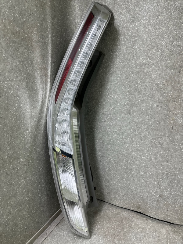 Фонарь наружный левый LEAF 10-17 EM61 Фонарь наружный левый LEAF 10-17 EM61