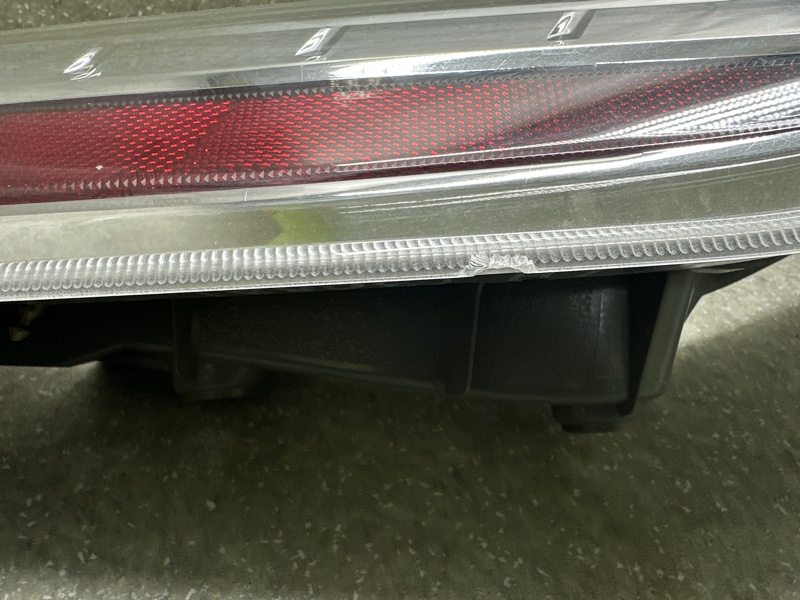 Фонарь наружный левый LEAF 10-17 EM61 Фонарь наружный левый LEAF 10-17 EM61