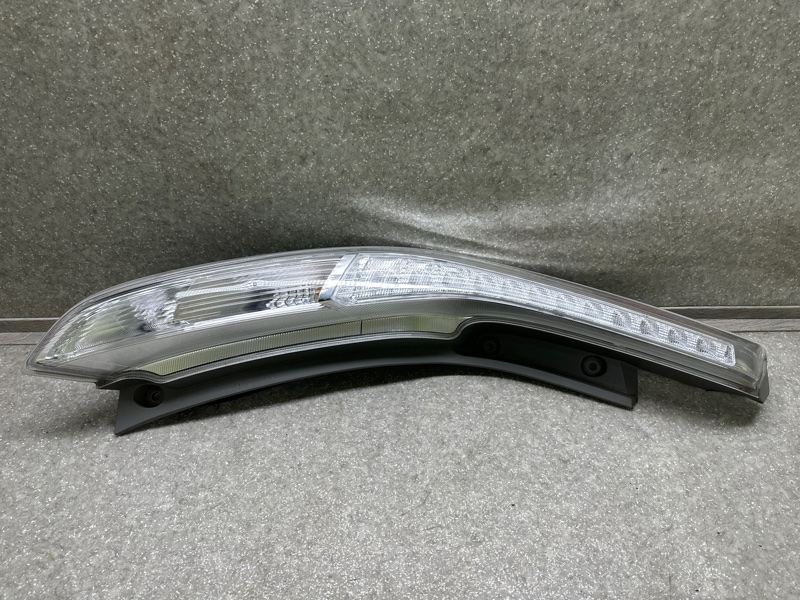 Фонарь наружный левый LEAF 10-17 EM61 Фонарь наружный левый LEAF 10-17 EM61