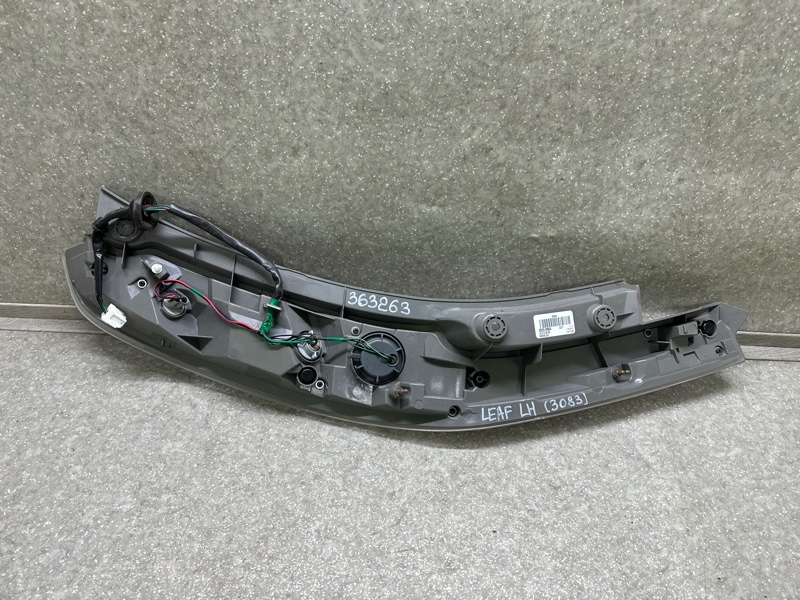 Фонарь наружный левый LEAF 10-17 EM61 Фонарь наружный левый LEAF 10-17 EM61