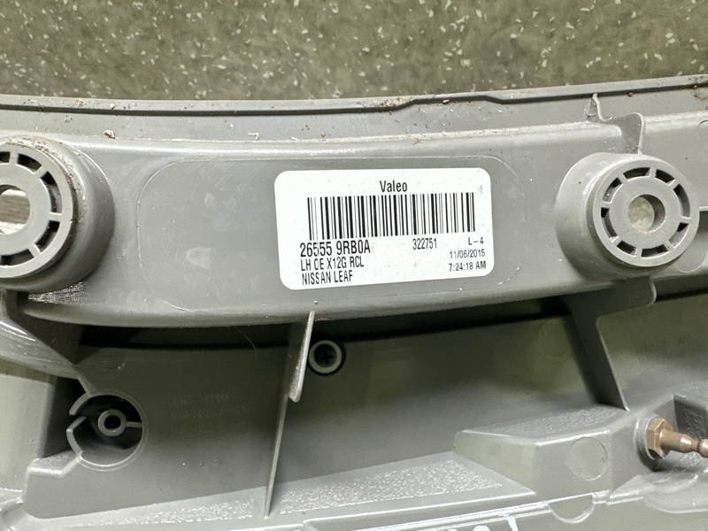 Фонарь наружный левый LEAF 10-17 EM61 Фонарь наружный левый LEAF 10-17 EM61