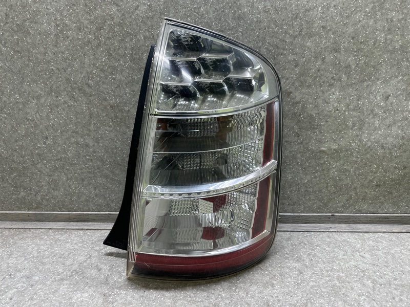 Запчасть фонарь наружный правый TOYOTA PRIUS - 20 03-11 81551-47100 Б/У Фонарь наружный правый TOYOTA PRIUS - 20 03-11 81551-47100 Б/У