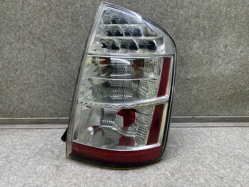 Фонарь наружный правый PRIUS - 20 03-11 Фонарь наружный правый PRIUS - 20 03-11