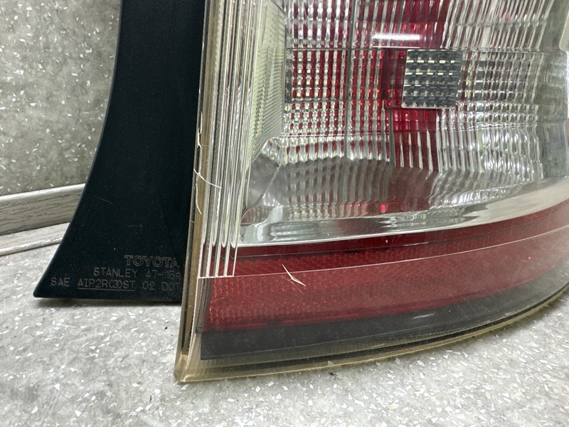 Фонарь наружный правый PRIUS - 20 03-11 Фонарь наружный правый PRIUS - 20 03-11