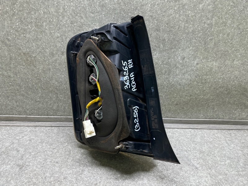 Фонарь наружный правый PRIUS - 20 03-11 Фонарь наружный правый PRIUS - 20 03-11