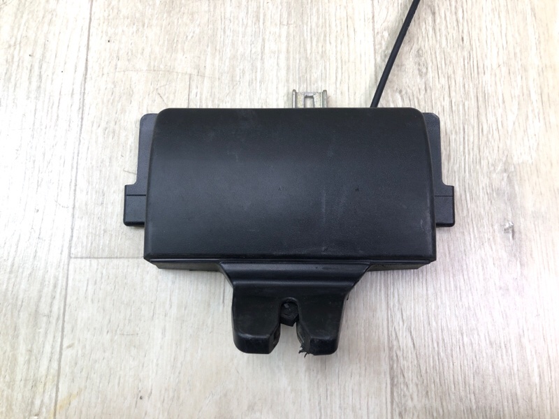 Замок крышки багажника HS250H (ANF10) 09-12 2009 2.4 2AZFXE