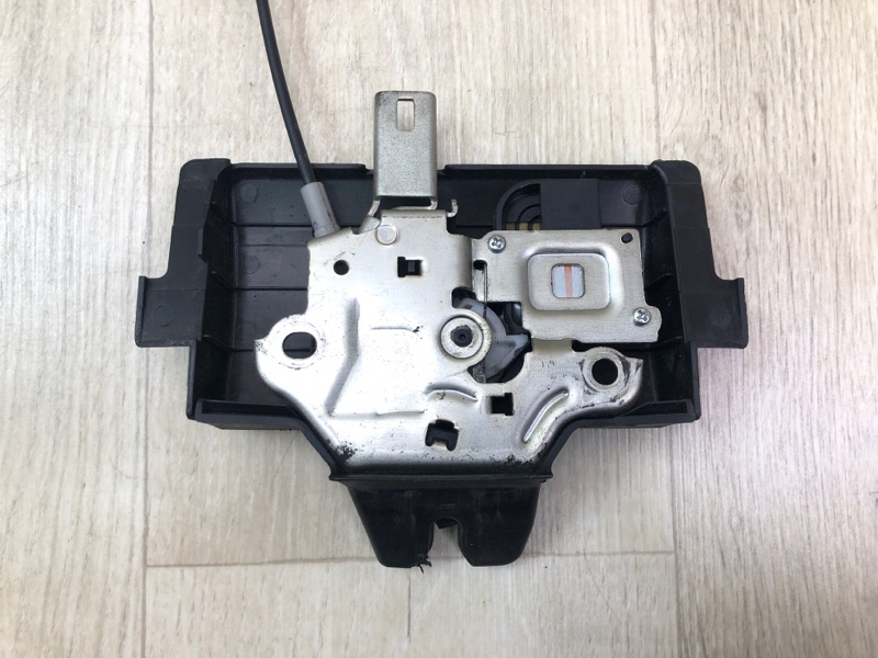 Замок крышки багажника HS250H (ANF10) 09-12 2009 2.4 2AZFXE