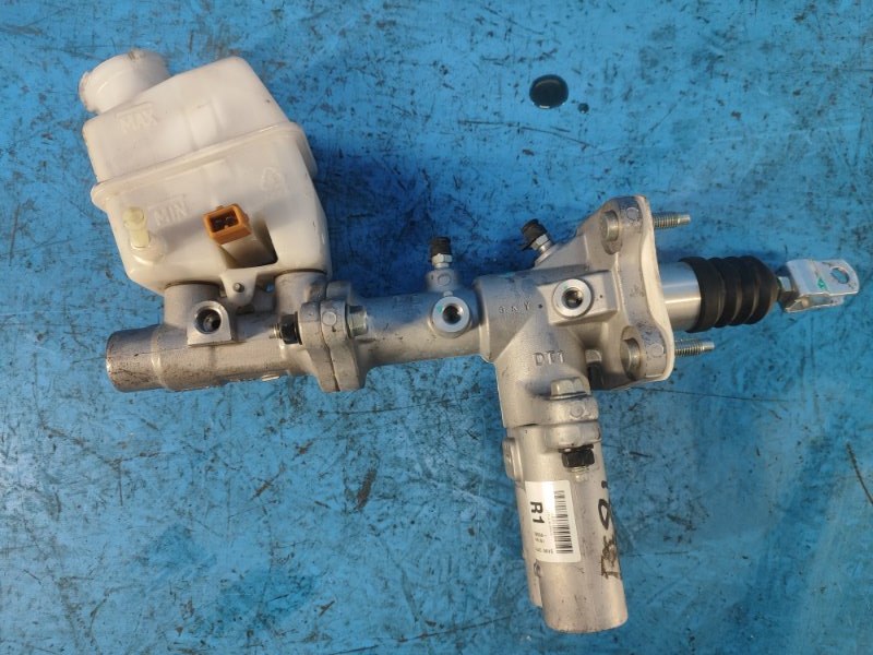 Главный тормозной цилиндр HYUNDAI SONATA YF 10-14 2.4 G4KK