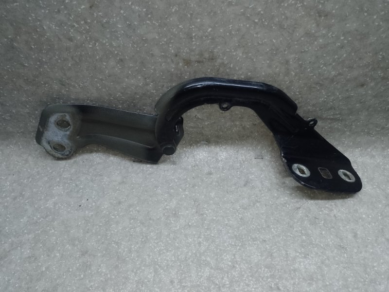 Запчасть петля капота правая FORD ESCAPE 12-19 CP9Z-16796-A Б/У Петля капота правая FORD ESCAPE 12-19 CP9Z-16796-A Б/У