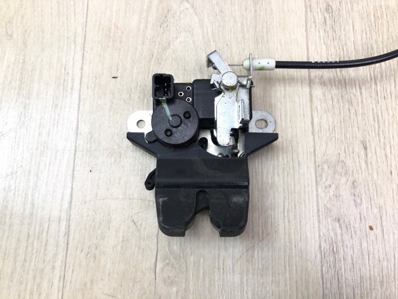 Запчасть замок крышки багажника HYUNDAI SONATA YF 10-14 Седан 812303Q000 Б/У Замок крышки багажника HYUNDAI SONATA YF 10-14 Седан 812303Q000 Б/У