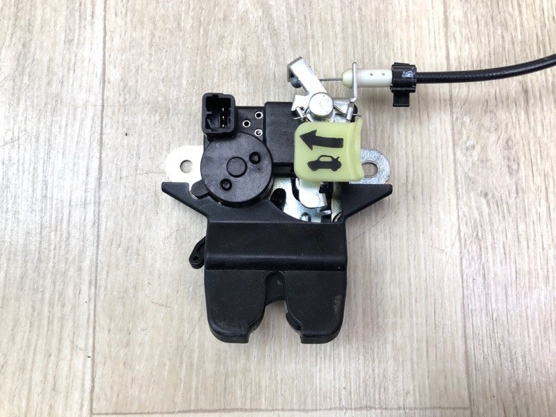 Запчасть замок крышки багажника HYUNDAI SONATA YF 10-14 Седан 812303Q000 Б/У Замок крышки багажника HYUNDAI SONATA YF 10-14 Седан 812303Q000 Б/У