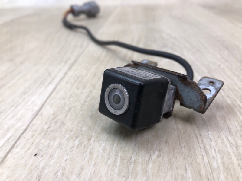 Запчасть камера заднего вида HYUNDAI SONATA YF 10-14 Седан 957603S102 Б/У Камера заднего вида HYUNDAI SONATA YF 10-14 Седан 957603S102 Б/У