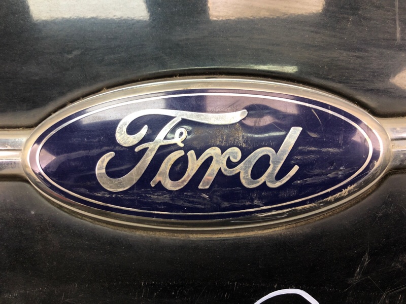 Крышка багажника TAURUS 10-19 Крышка багажника TAURUS 10-19