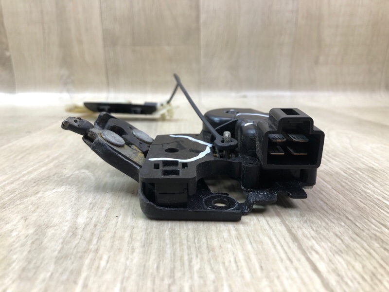 Замок крышки багажника NISSAN MAXIMA A35 08-15 Замок крышки багажника NISSAN MAXIMA A35 08-15