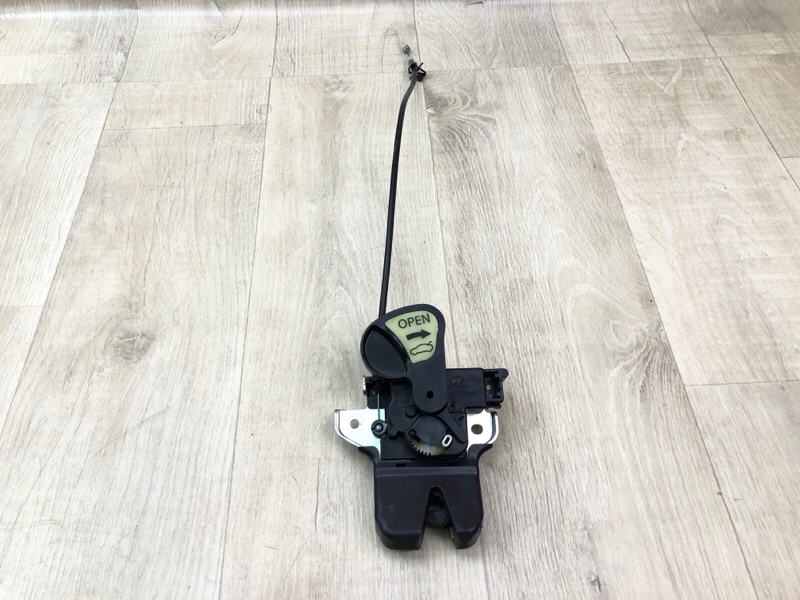 Запчасть замок крышки багажника HYUNDAI GENESIS SEDAN 08-13 812303M020 Б/У Замок крышки багажника HYUNDAI GENESIS SEDAN 08-13 812303M020 Б/У