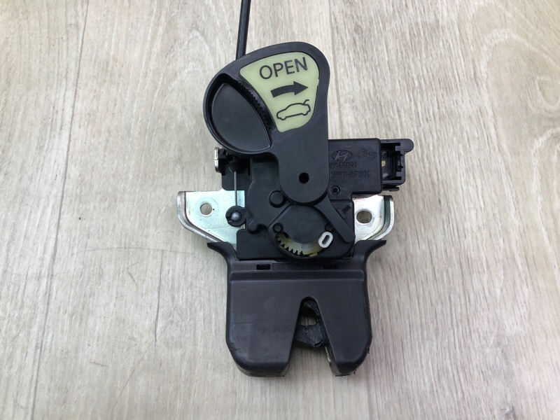 Замок крышки багажника GENESIS SEDAN 08-13 Замок крышки багажника GENESIS SEDAN 08-13