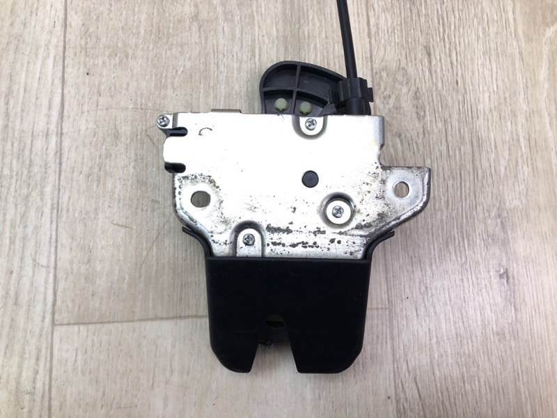 Замок крышки багажника GENESIS SEDAN 08-13 Замок крышки багажника GENESIS SEDAN 08-13