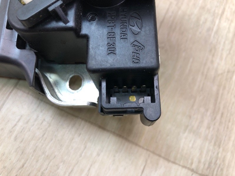 Замок крышки багажника GENESIS SEDAN 08-13 Замок крышки багажника GENESIS SEDAN 08-13