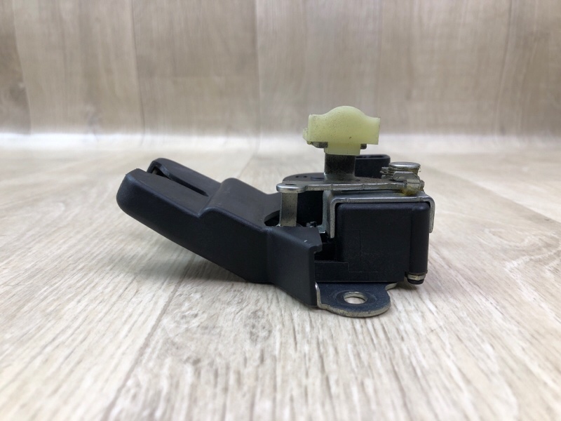 Замок крышки багажника GENESIS COUPE 09-16 Замок крышки багажника GENESIS COUPE 09-16