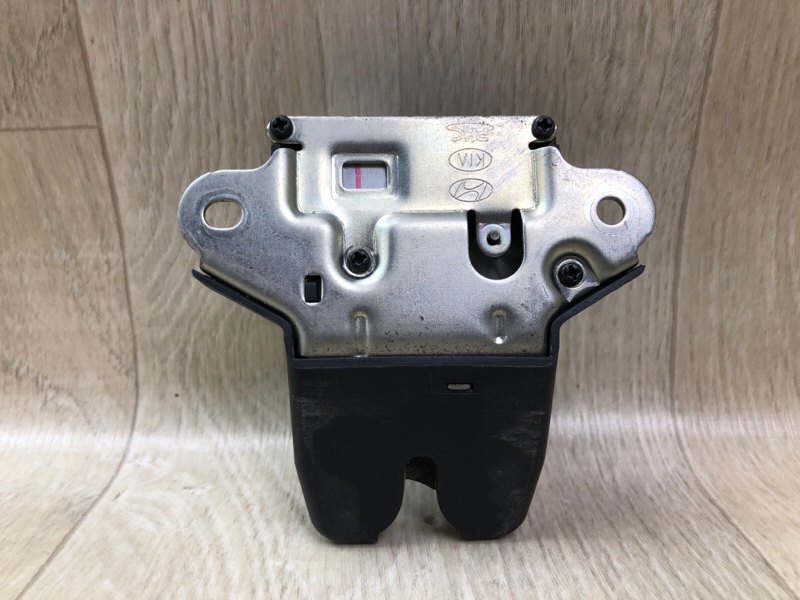 Замок крышки багажника GENESIS COUPE 09-16 Замок крышки багажника GENESIS COUPE 09-16