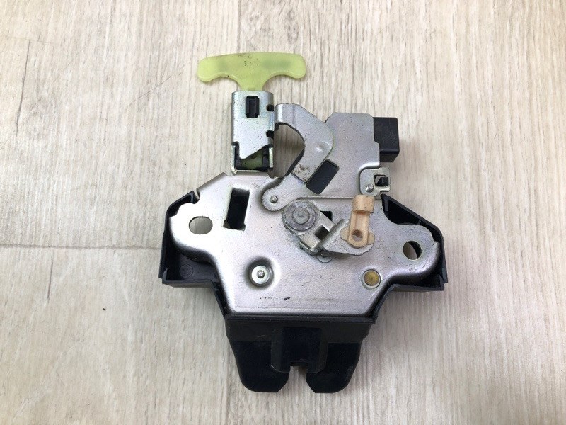 Замок крышки багажника COROLLA 150 06-13 Седан Замок крышки багажника COROLLA 150 06-13 Седан