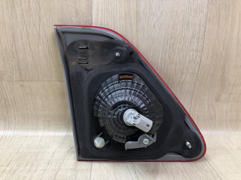 Фонарь внутренний правый COROLLA 150 06-13 Седан Фонарь внутренний правый COROLLA 150 06-13 Седан