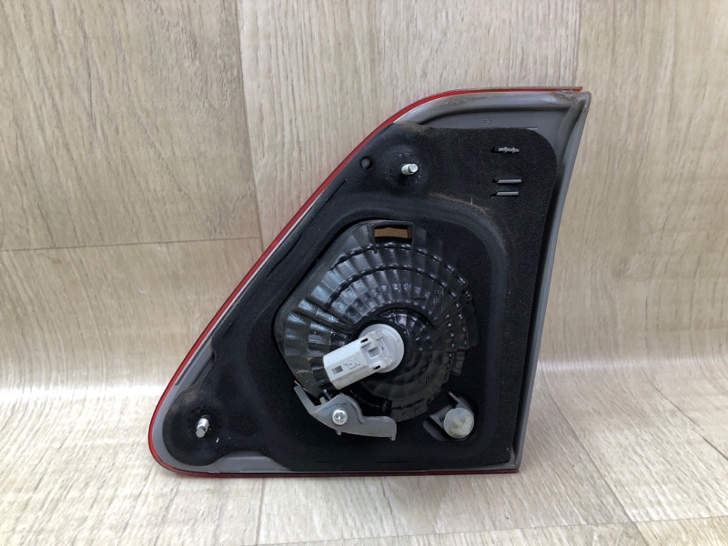 Фонарь внутренний левый COROLLA 150 06-13 Седан Фонарь внутренний левый COROLLA 150 06-13 Седан