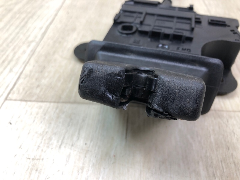 Замок крышки багажника CRUZE 15- Седан