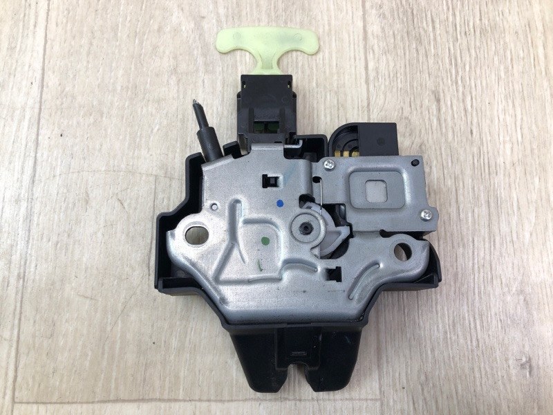 Замок крышки багажника CAMRY 55 14-17 2015 2.5 2ARFE Замок крышки багажника CAMRY 55 14-17 2015 2.5 2ARFE