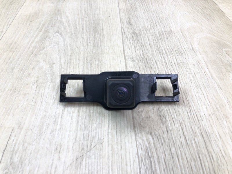 Запчасть камера заднего вида TOYOTA CAMRY 55 14-17 2015 2.5 2ARFE 8679006040 Б/У Камера заднего вида TOYOTA CAMRY 55 14-17 2015 2.5 2ARFE 8679006040 Б/У