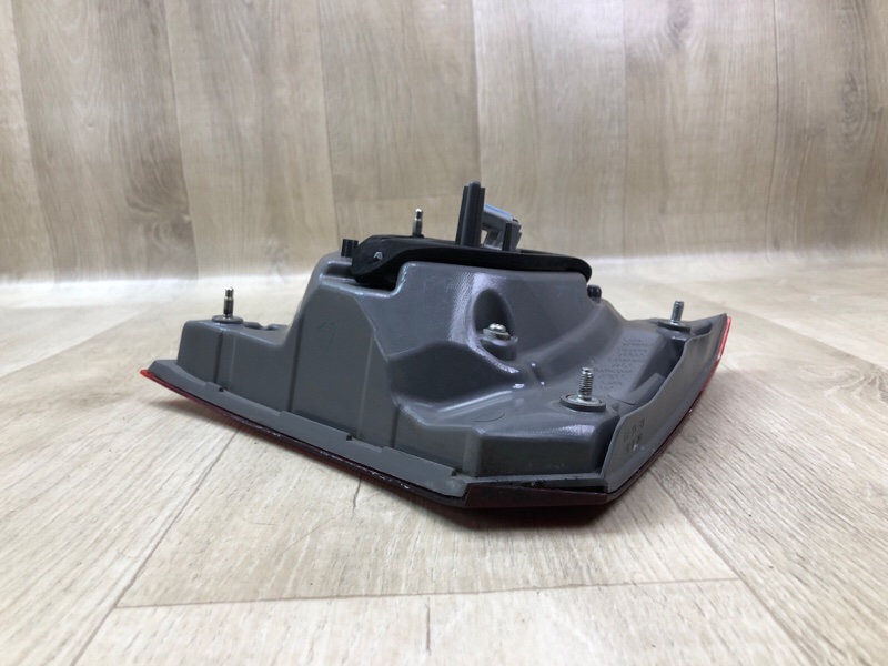 Фонарь внутренний левый TOYOTA CAMRY 55 14-17 2.5 2ARFE Фонарь внутренний левый TOYOTA CAMRY 55 14-17 2.5 2ARFE