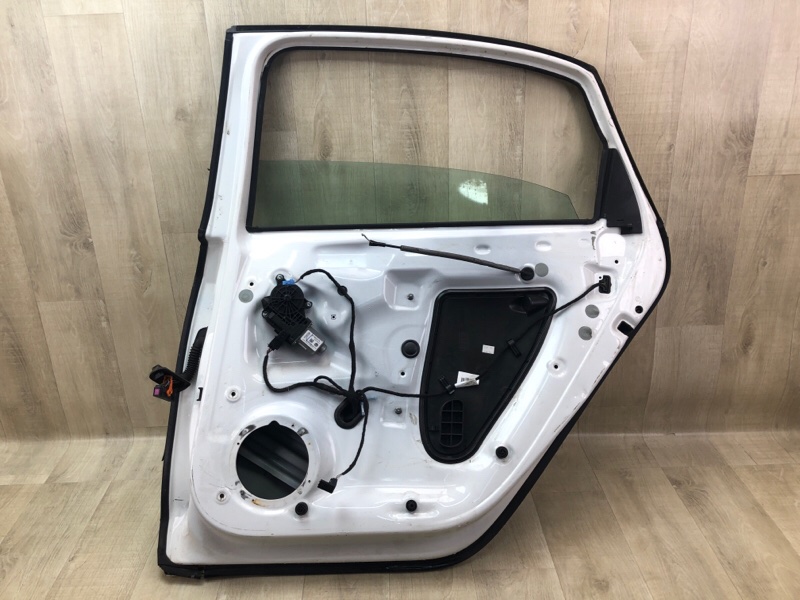 Дверь задняя правая PASSAT B7 11-15 2014 1.8 CPRA Дверь задняя правая PASSAT B7 11-15 2014 1.8 CPRA