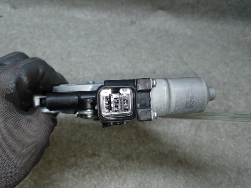 Стеклоподъемник задний правый MITSUBISHI OUTLANDER XL 05-13 3.0 6B31